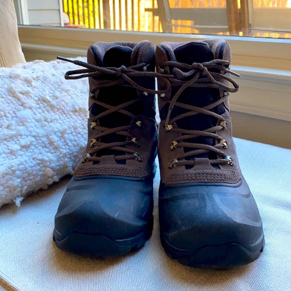 Sorel Big Kids size 8.5 waterproof boots. Like new.